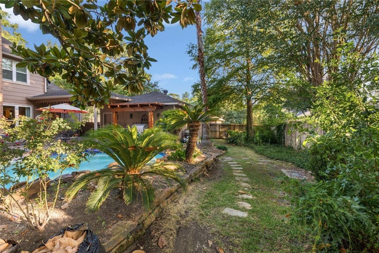 Photo 8 of 41 - 2715 Rustic Woods Dr, Kingwood, TX 77345