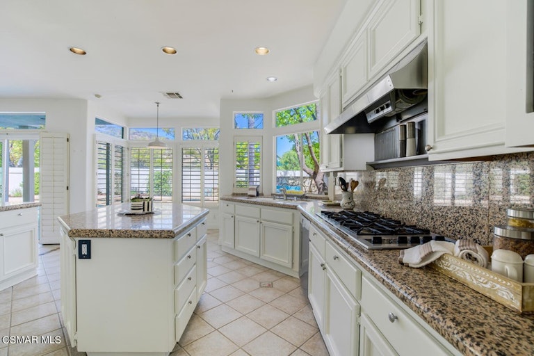 Photo 11 of 31 - 617 Breckenridge Pl, Simi Valley, CA 93065