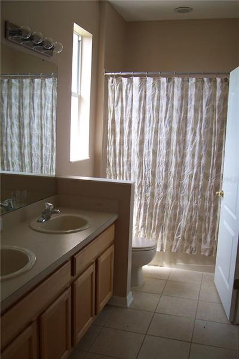 Photo 15 of 24 - 10924 Australian Pine Dr, Riverview, FL 33579