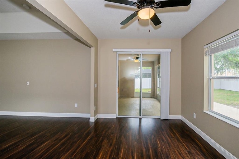 Photo 16 of 32 - 3409 Walden Reserve Dr, Plant City, FL 33566