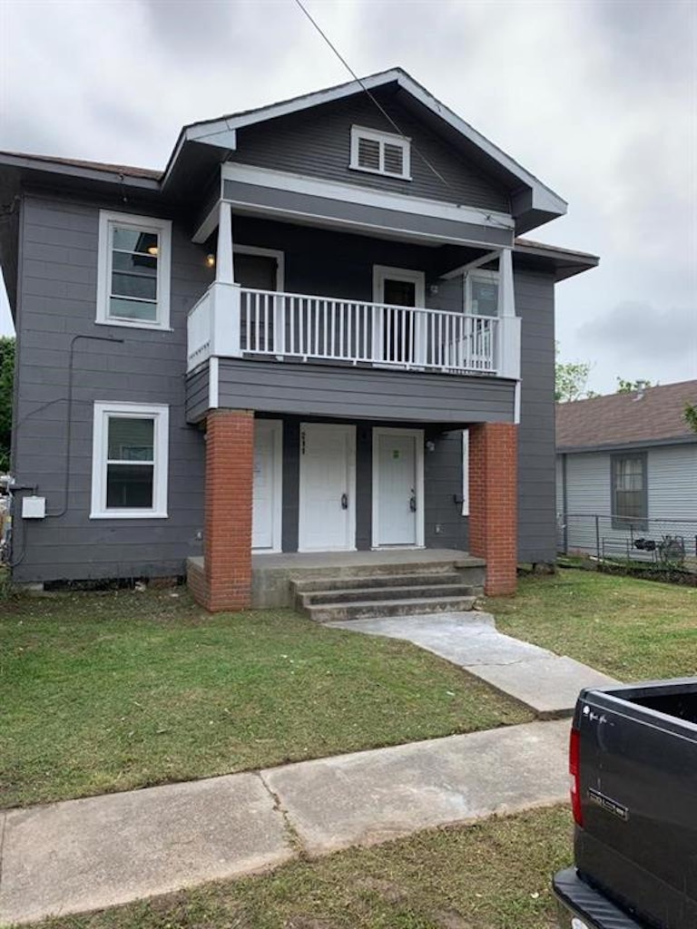 Photo 1 of 17 - 211 E Sterling St #4, Baytown, TX 77520