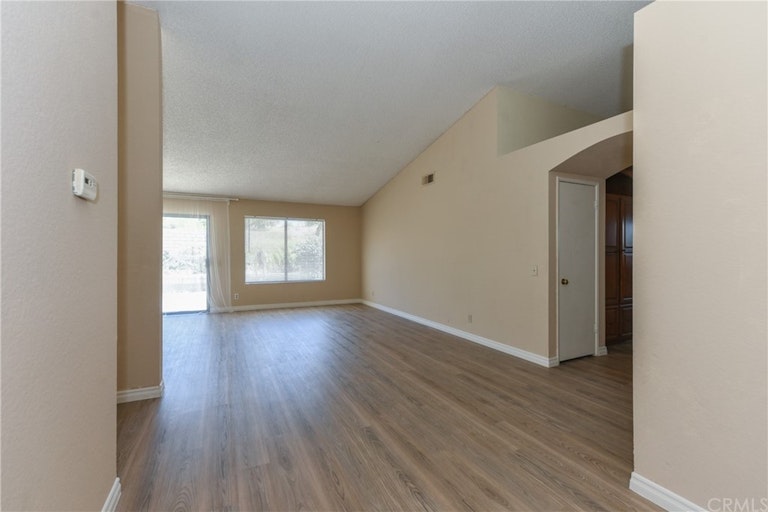 Photo 5 of 46 - 184 Cannon Rd, Riverside, CA 92506