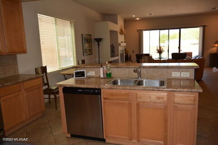 Photo 9 of 31 - 7589 E Truces Pl, Tucson, AZ 85715