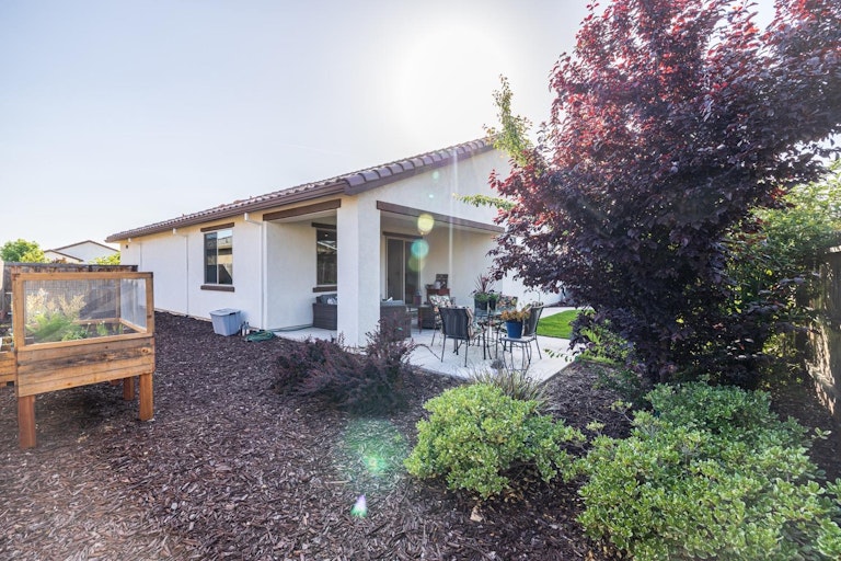 Photo 19 of 28 - 9245 Thimbleberry Dr, Sacramento, CA 95829