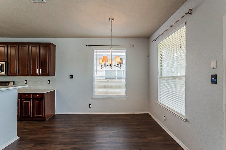 Photo 11 of 28 - 9722 Discovery Dr, Converse, TX 78109