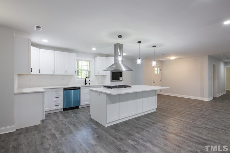 Photo 6 of 35 - 3004 Ithaca St, Durham, NC 27707