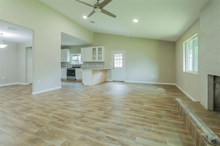 Photo 6 of 20 - 16927 Paint Rock Rd, Friendswood, TX 77546
