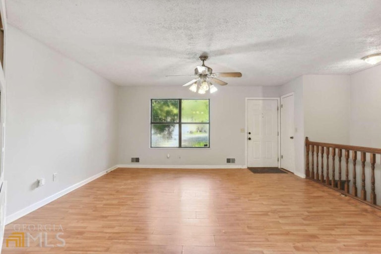 Photo 4 of 29 - 4264 Dustin Dr, Acworth, GA 30101
