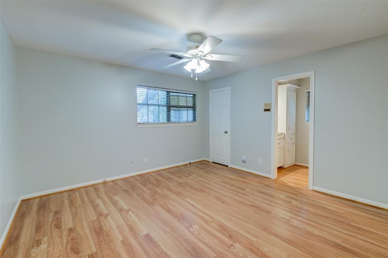 Photo 14 of 26 - 931 Daria Dr, Houston, TX 77079
