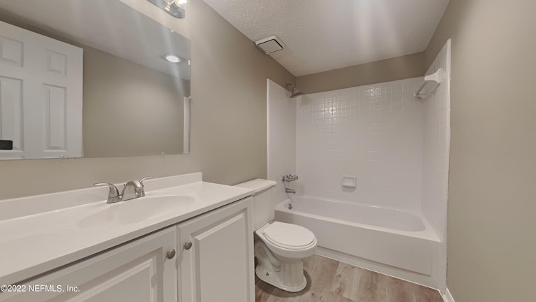 Photo 13 of 21 - 8038 Cayuga Trl S, Jacksonville, FL 32244