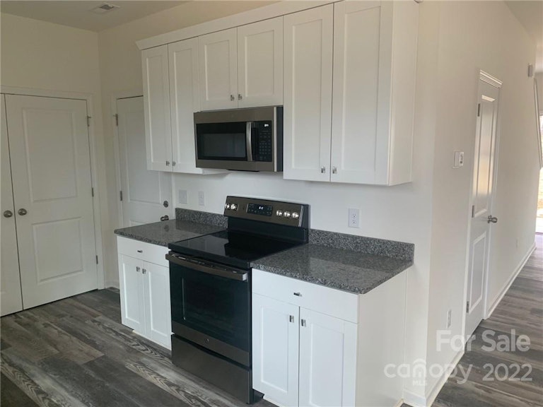 Photo 3 of 4 - 525 Brevard St, Statesville, NC 28677
