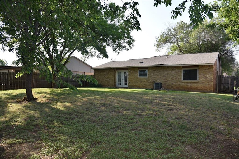 Photo 17 of 19 - 3821 Bridalwreath Dr, Fort Worth, TX 76133