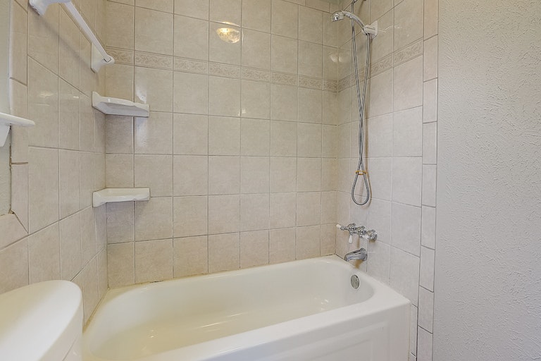 Photo 11 of 42 - 7517 Evergreen Dr, Watauga, TX 76148
