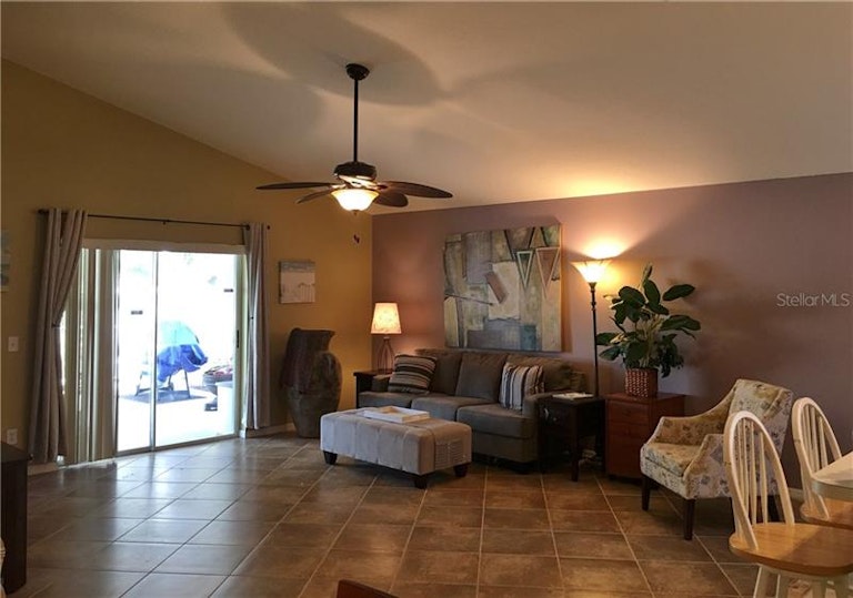 Photo 4 of 25 - 24535 Laurel Ridge Dr, Lutz, FL 33559