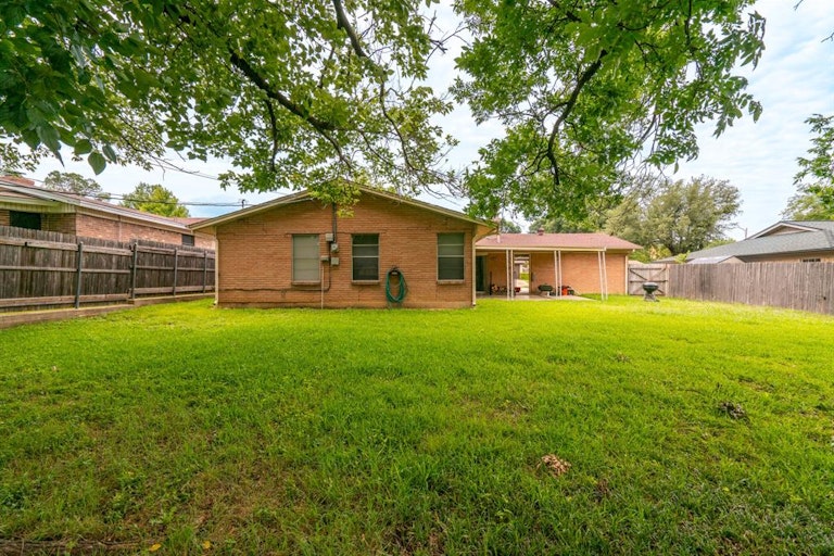 Photo 19 of 21 - 2020 Rockmoor Dr, Fort Worth, TX 76134