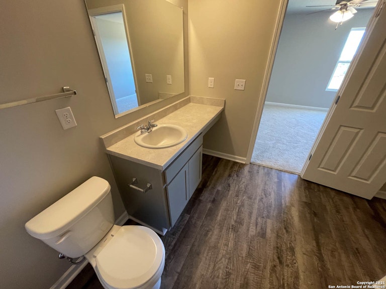 Photo 28 of 36 - 430 Pleasanton Way, San Antonio, TX 78221