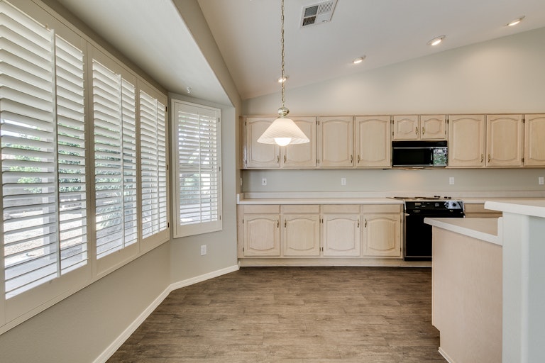 Photo 8 of 33 - 3104 W Ironwood Cir, Chandler, AZ 85226