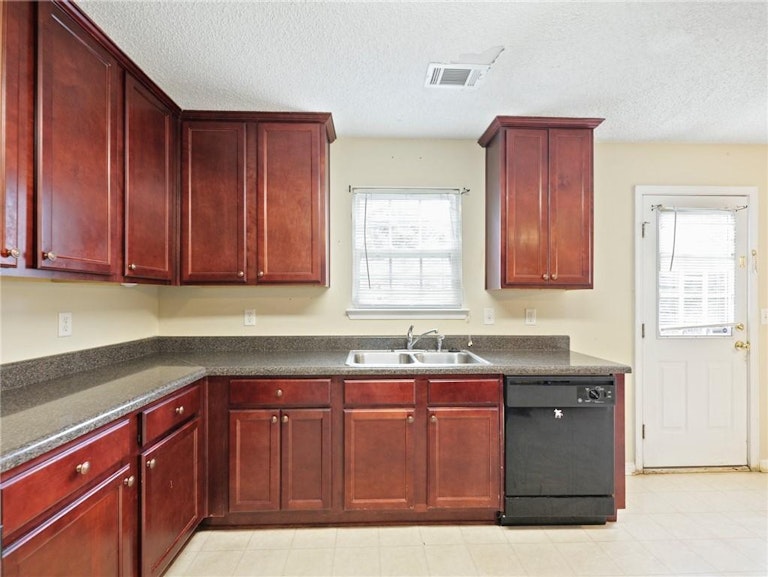 Photo 6 of 31 - 7874 Village Pass, Fairburn, GA 30213