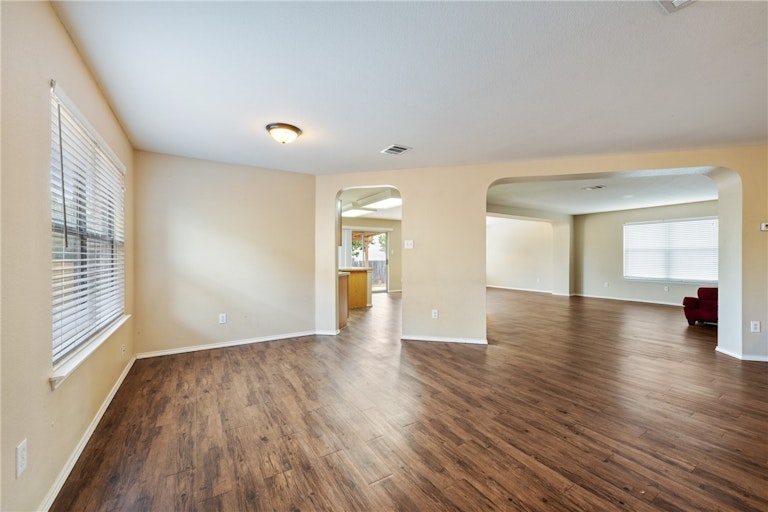Photo 11 of 39 - 204 Debbie Ann Dr, Leander, TX 78641