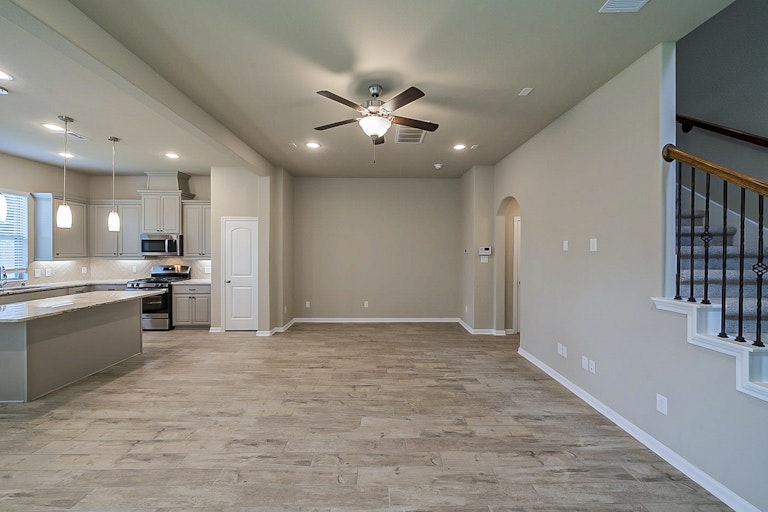 Photo 12 of 32 - 12426 Alora Bluff Trl, Humble, TX 77346