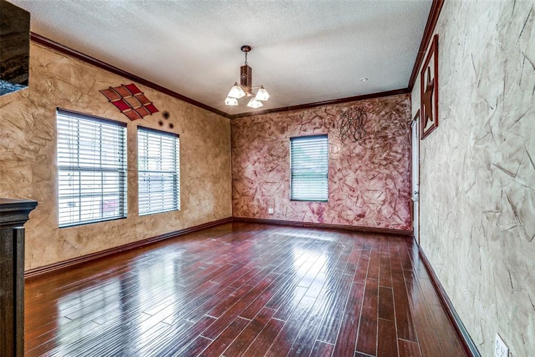 Photo 2 of 25 - 3404 Avenue G, Fort Worth, TX 76105
