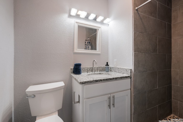 Photo 14 of 22 - 7434 Fieldgate Dr, San Antonio, TX 78227