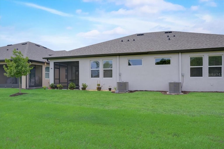 Photo 28 of 38 - 6026 Amberly Dr, Bradenton, FL 34208