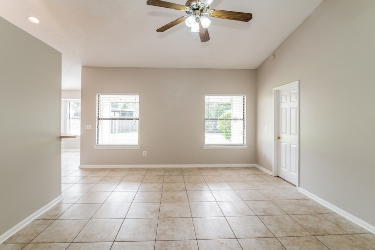 Photo 10 of 25 - 8529 Catsby Ct, Jacksonville, FL 32244