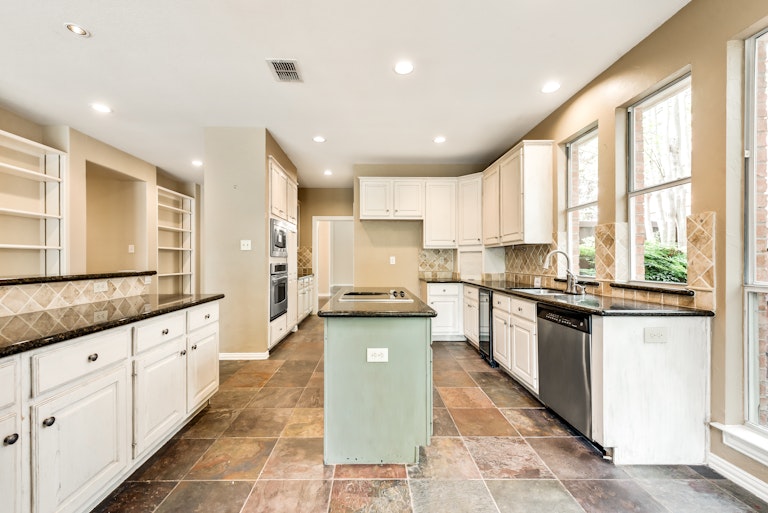 Photo 7 of 27 - 212 Hollywood Dr, Coppell, TX 75019