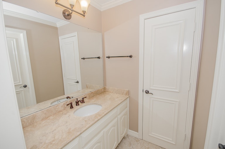 Photo 8 of 43 - 2206 Club Creek Cir, Garland, TX 75043