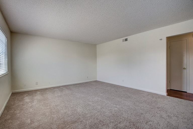Photo 12 of 22 - 4525 Palm Ave #1, Sacramento, CA 95842