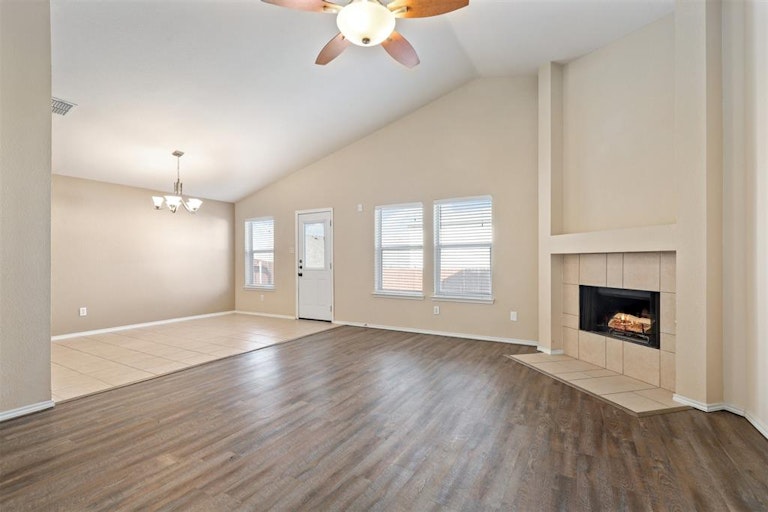 Photo 8 of 25 - 10121 Sourwood Dr, Fort Worth, TX 76244