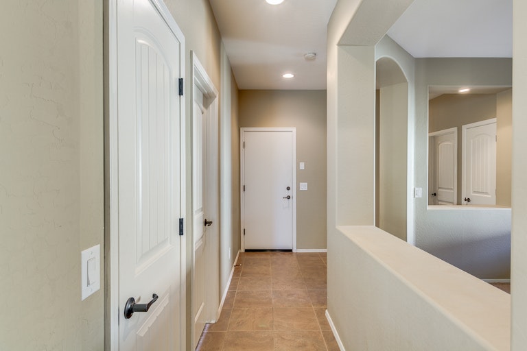 Photo 14 of 36 - 304 W Dragon Tree Ave, San Tan Valley, AZ 85140