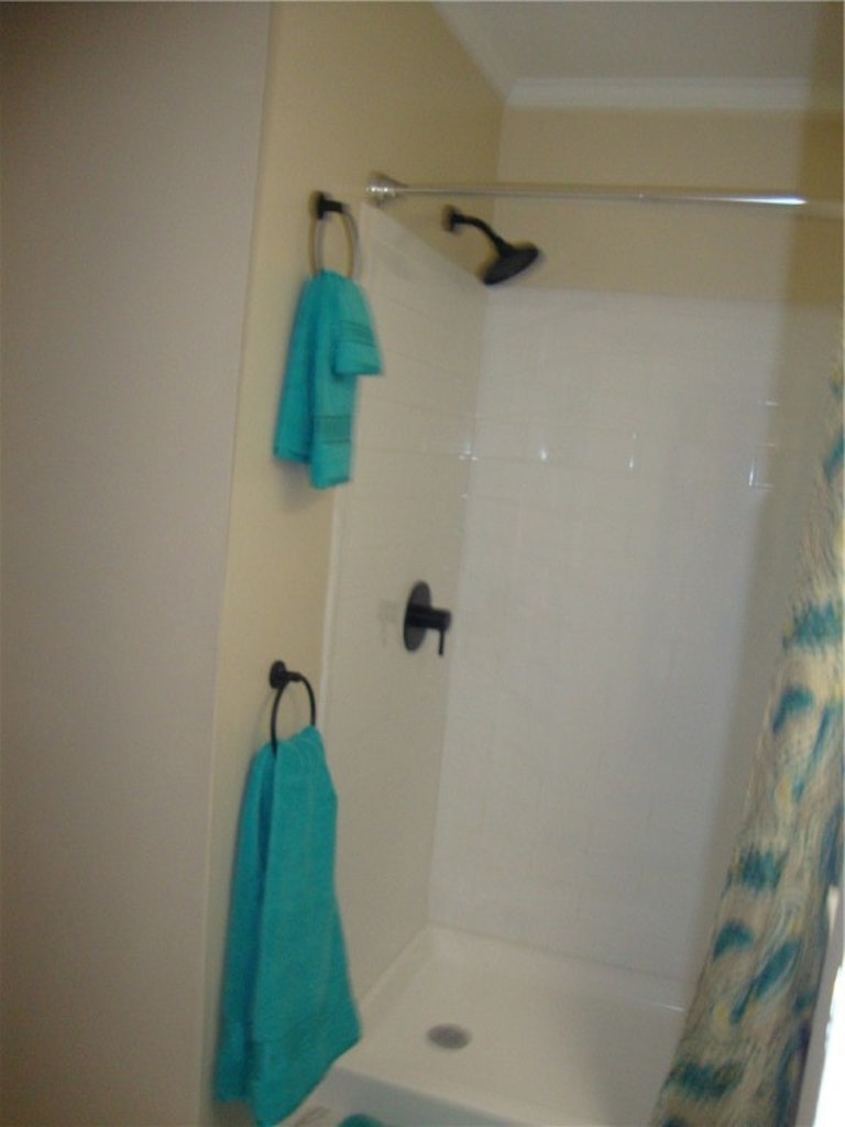 Photo 19 of 25 - 10716 Sunny Ln, Jonestown, TX 78645