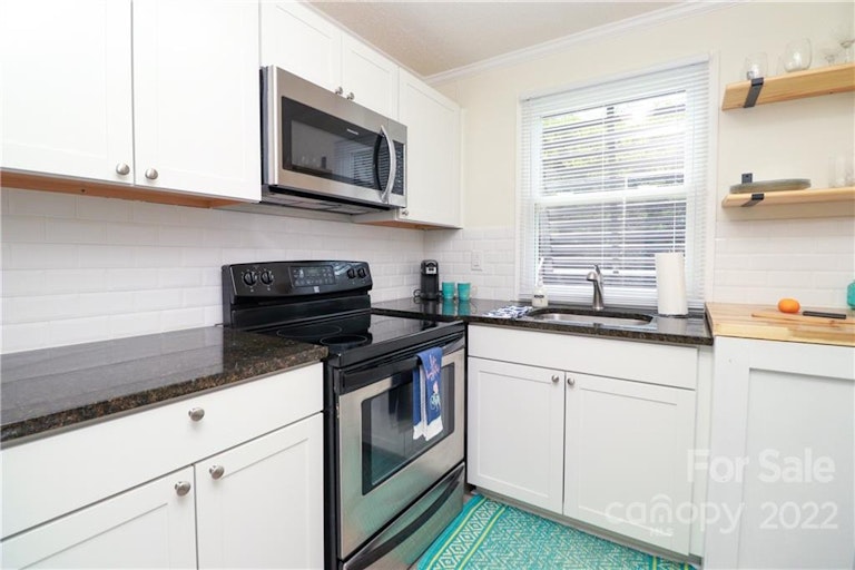 Photo 8 of 16 - 1007 Rainbow Dr, Kannapolis, NC 28081