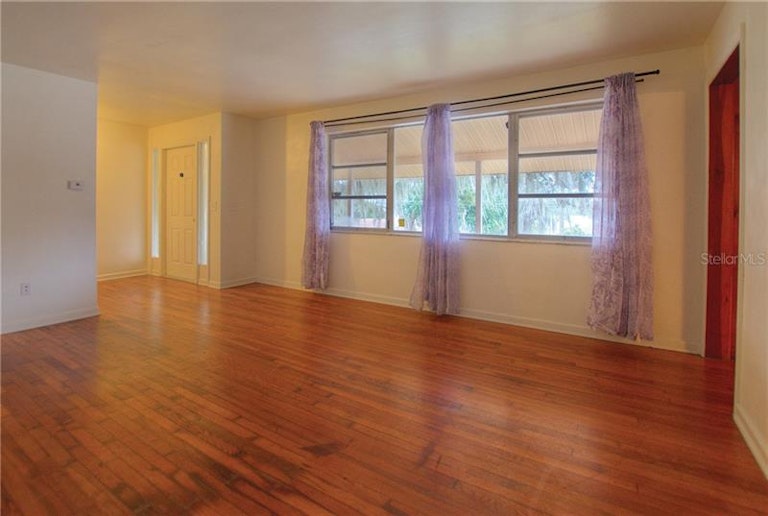 Photo 4 of 25 - 630 Candyce Ave, Lakeland, FL 33815