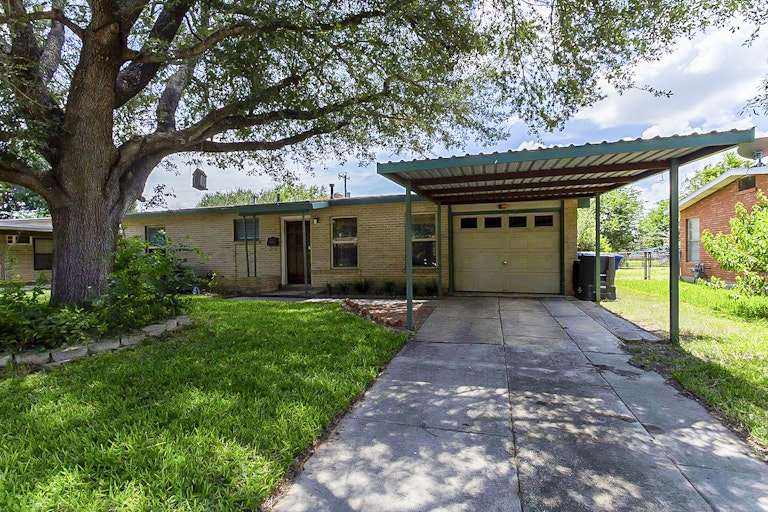 Photo 1 of 18 - 4614 Stoneleigh Dr, San Antonio, TX 78220