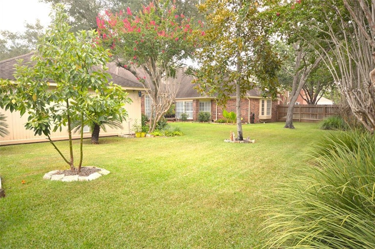 Photo 36 of 44 - 5003 Kingsland Ct, Sugar Land, TX 77479