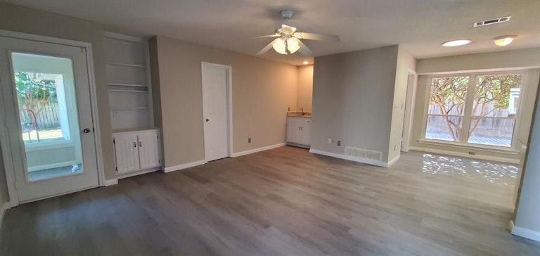 Photo 13 of 18 - 3822 Rochelle Dr, Arlington, TX 76016