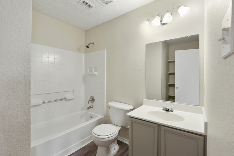 Photo 28 of 30 - 6904 Meadow Way Ln, Fort Worth, TX 76179
