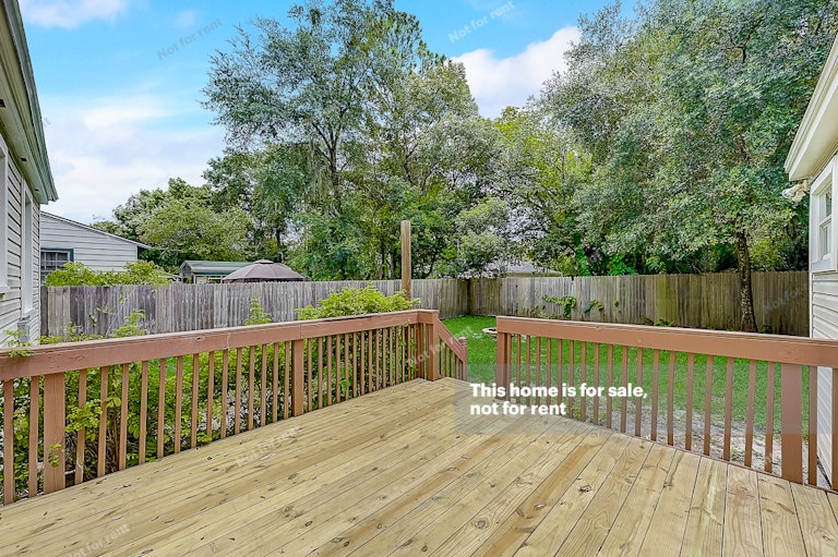 Photo 16 of 28 - 2408 Ridgewood Rd, Jacksonville, FL 32207