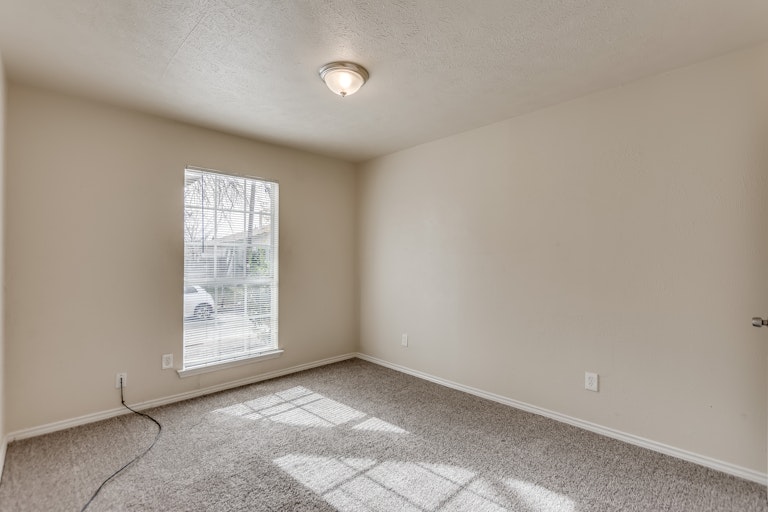 Photo 12 of 15 - 9911 Cedar Mountain Cir, Dallas, TX 75217