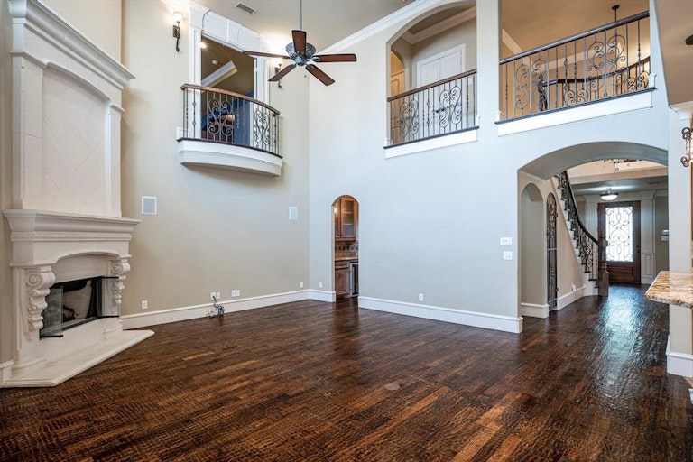 Photo 4 of 40 - 6624 Sondra Dr, Dallas, TX 75214
