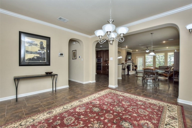 Photo 9 of 27 - 8020 Alophia Dr, Austin, TX 78739