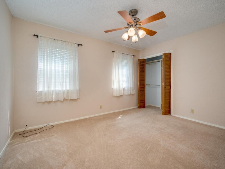 Photo 23 of 35 - 410 Serenada Dr, Georgetown, TX 78628