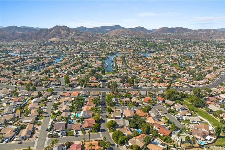 Photo 31 of 41 - 23725 Schooner Dr, Canyon Lake, CA 92587
