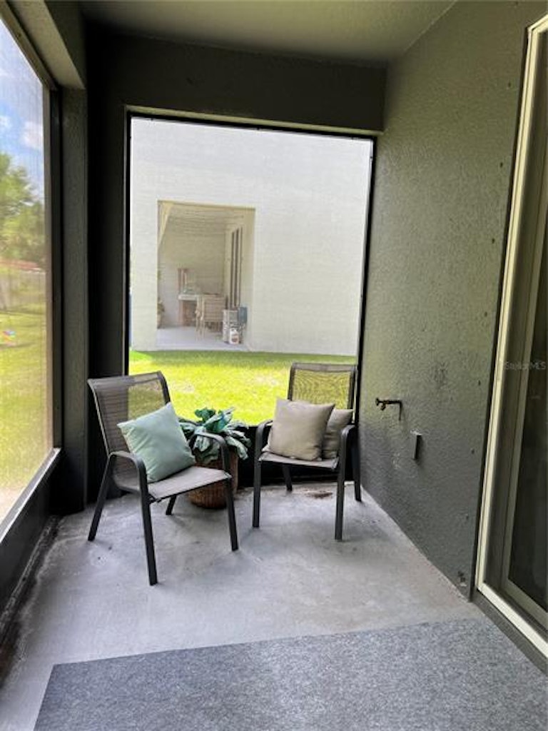 Photo 27 of 60 - 821 Lucent Sands Ct, Brandon, FL 33511