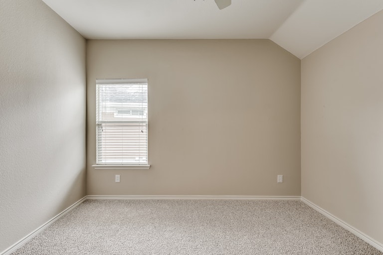 Photo 21 of 28 - 905 Charleston Ln, Savannah, TX 76227