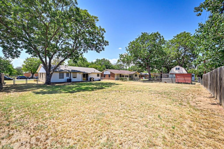 Photo 23 of 24 - 702 Paula St, Kennedale, TX 76060