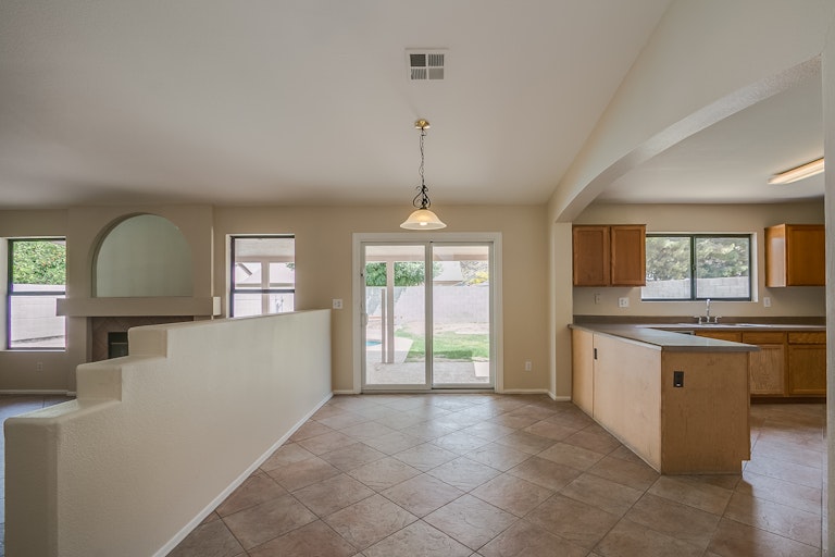Photo 10 of 34 - 3014 W Daley Ln, Phoenix, AZ 85027